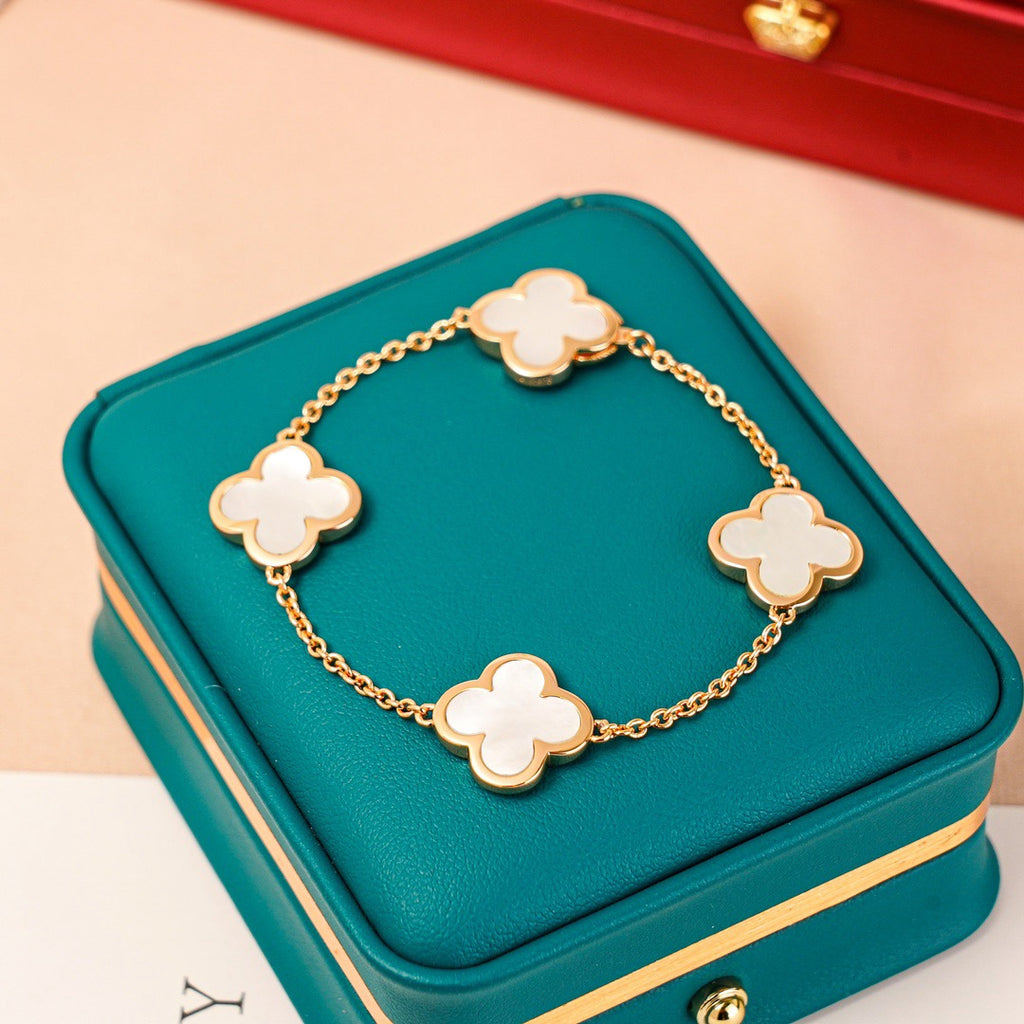 vca bracelet
