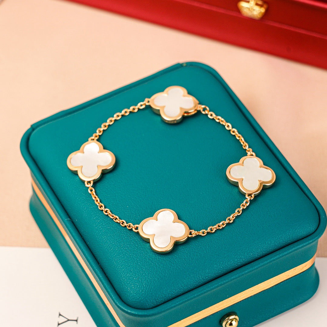 vca bracelet
