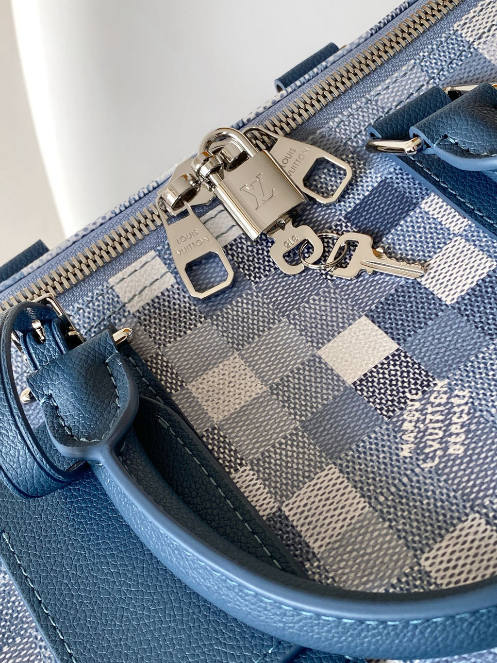 Lv