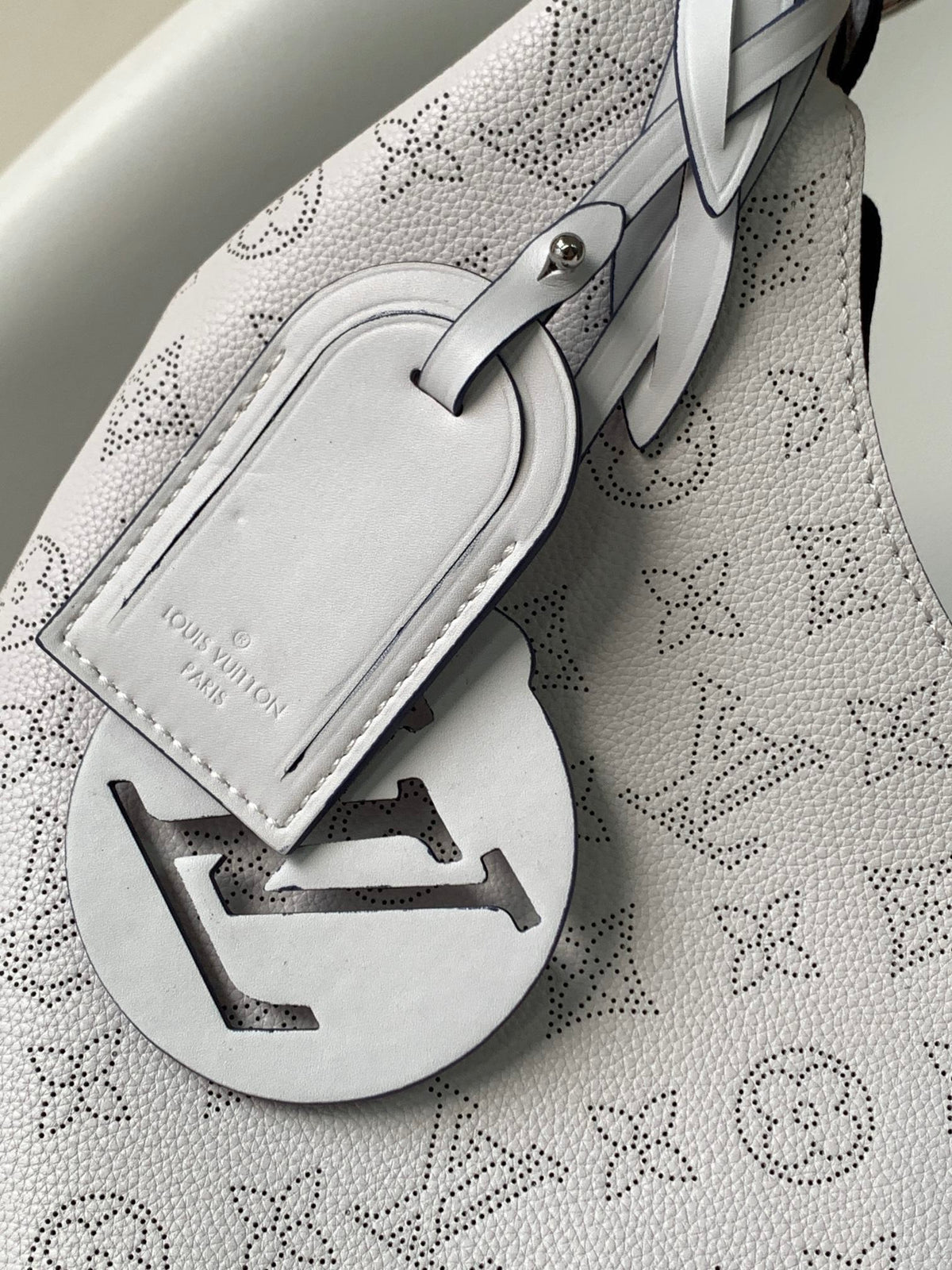 Lv