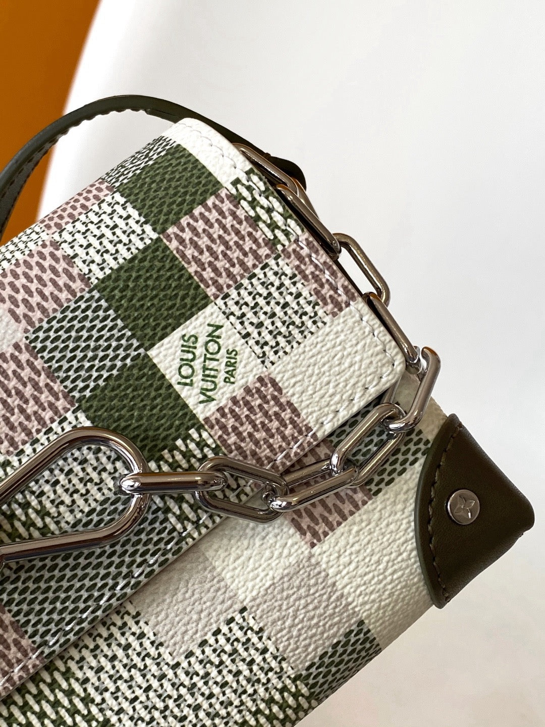 Lv