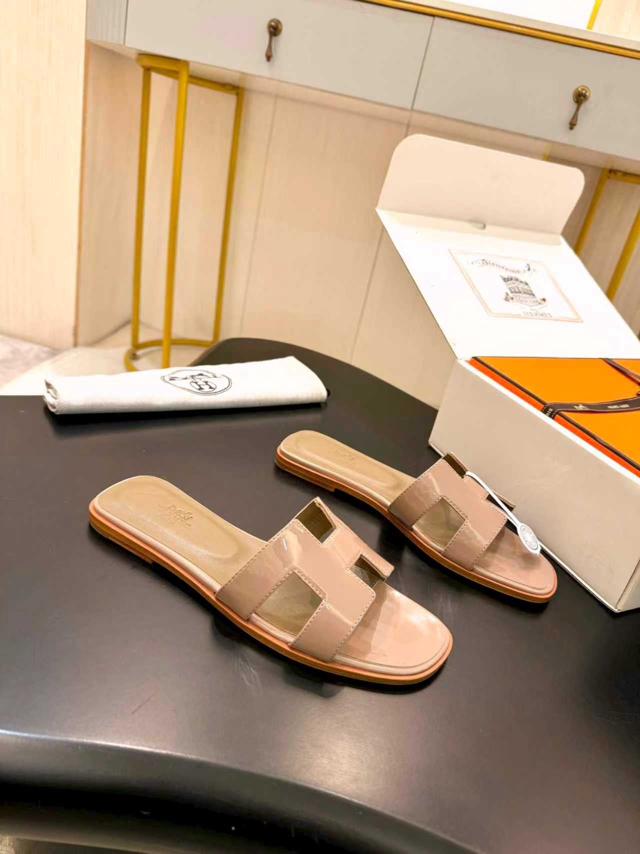 H slippers