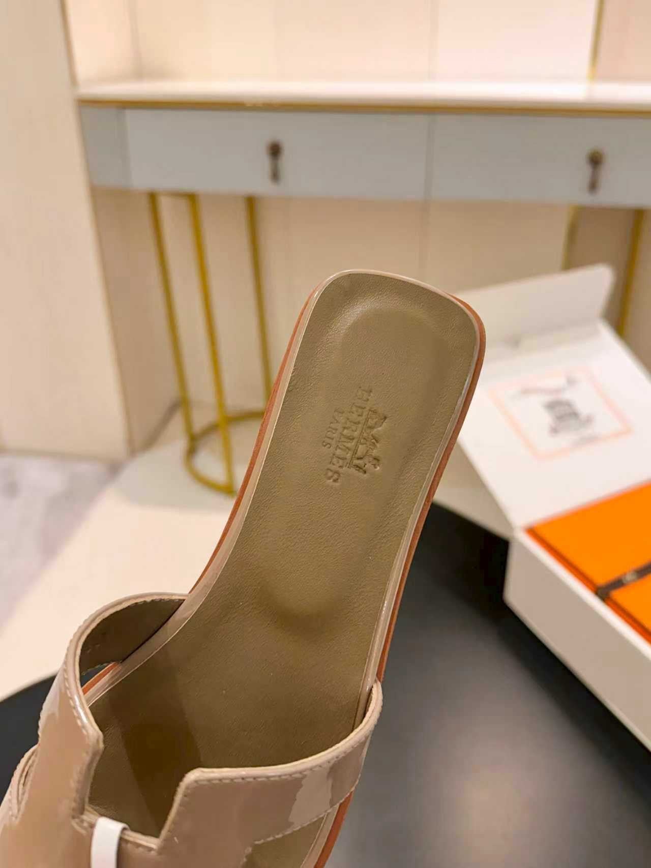 H slippers