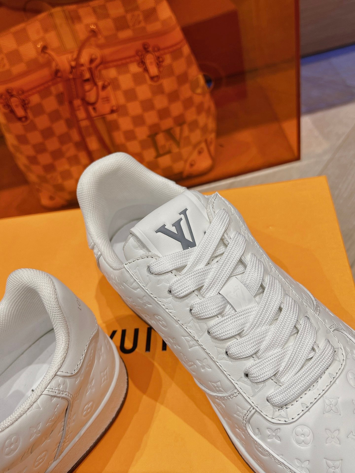 LV