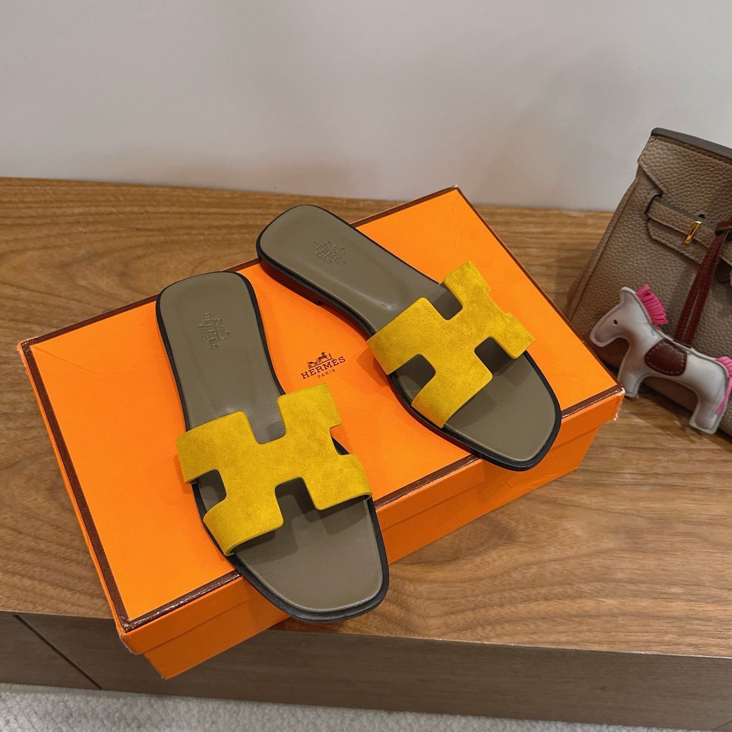 H slippers