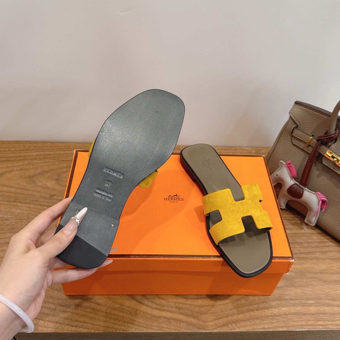 H slippers