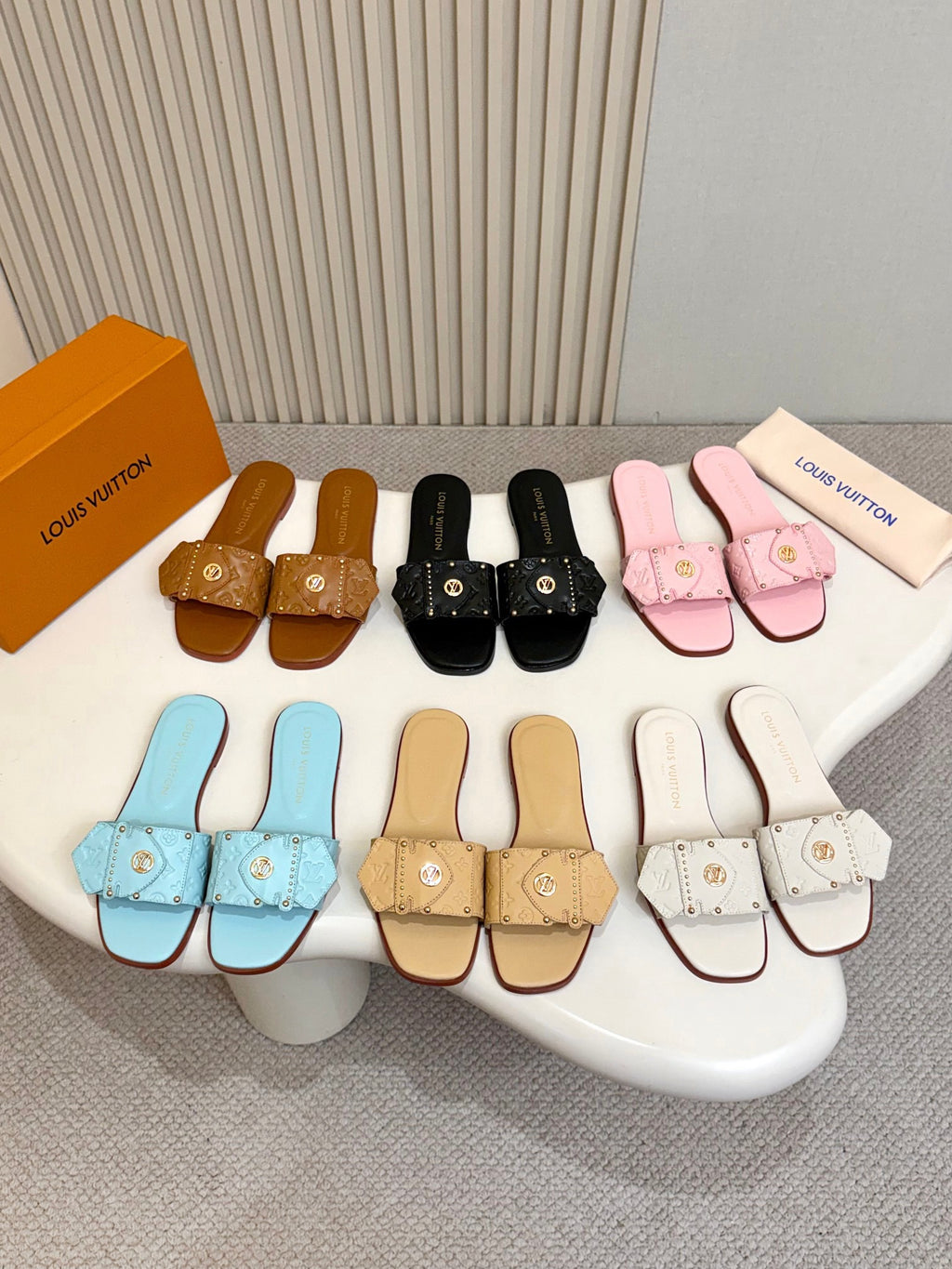 Lv slippers
