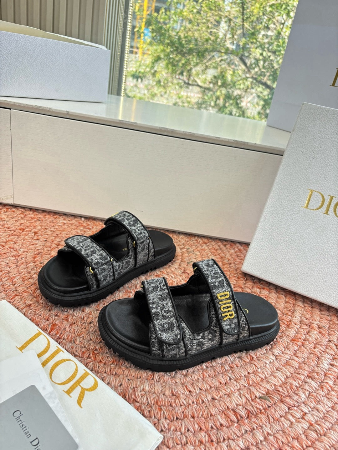 Dior