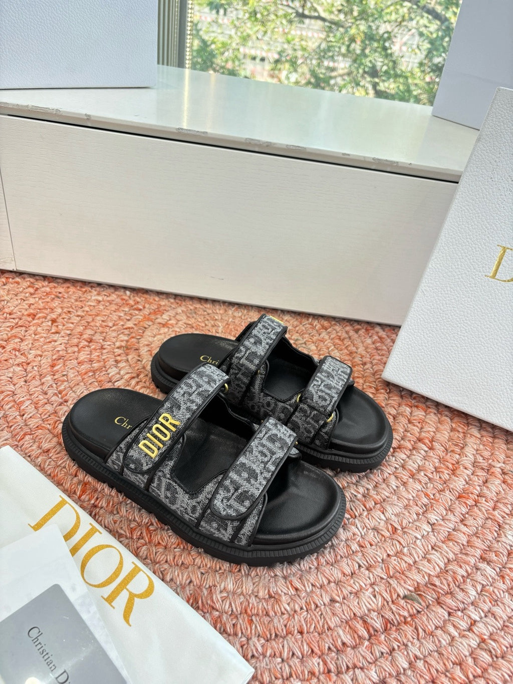 Dior