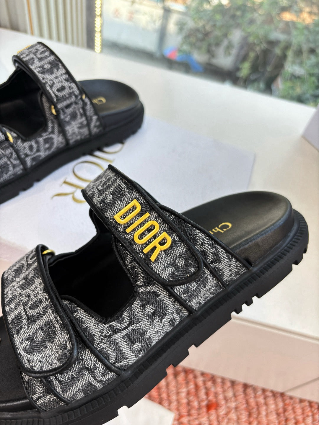 Dior