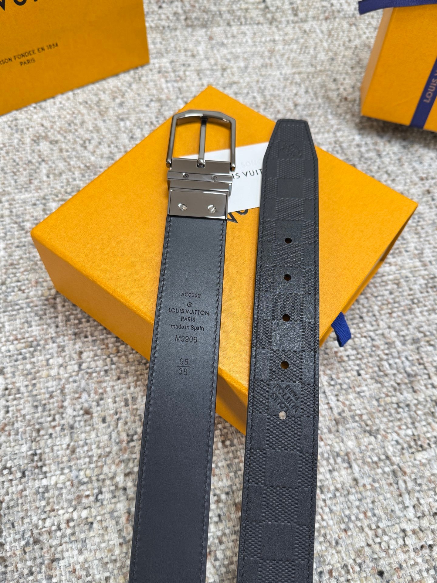 Lv Belt