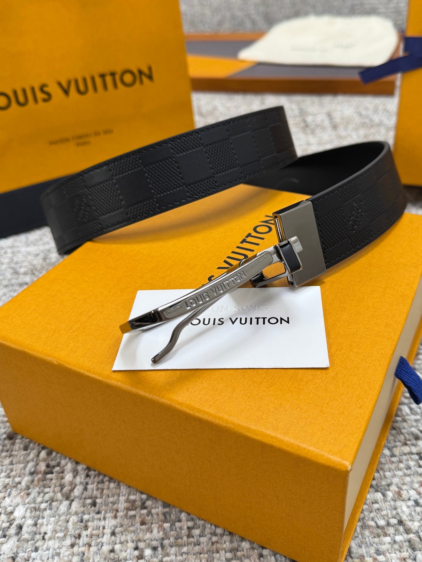 Lv Belt