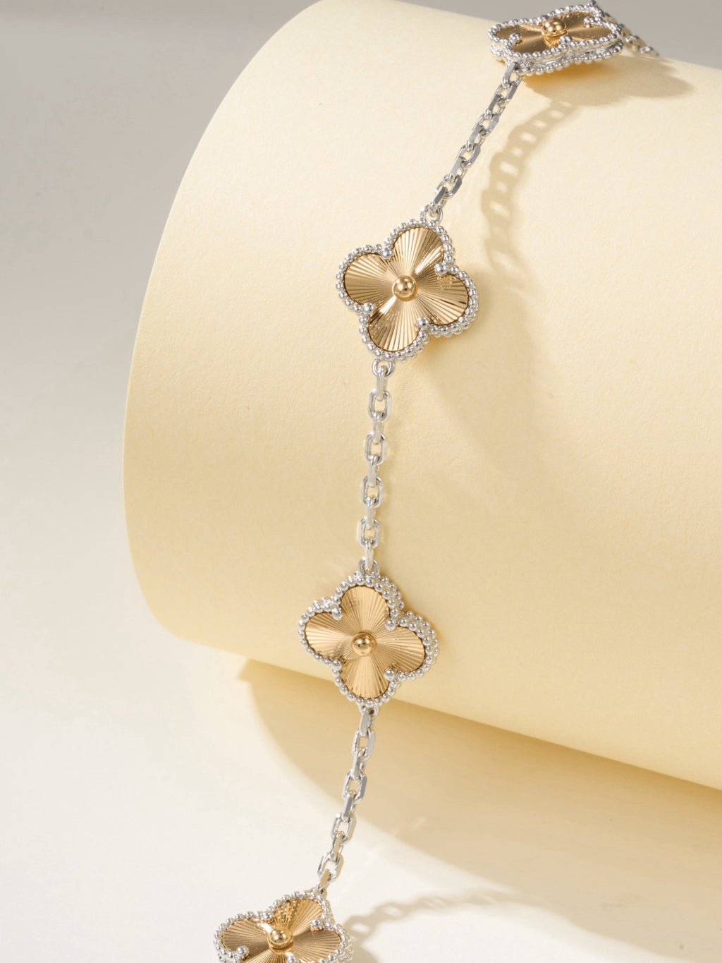 Vca bracelet
