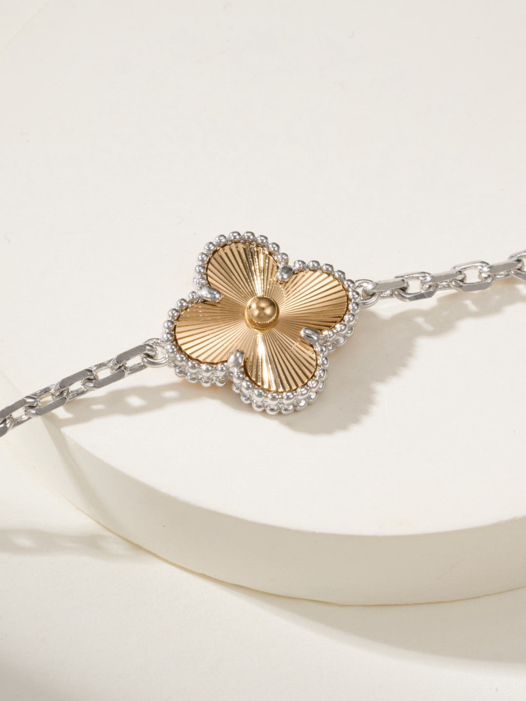 Vca bracelet