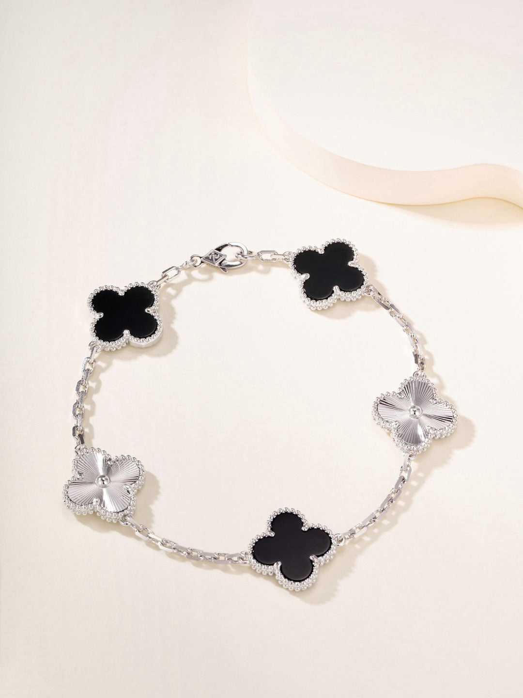 Vca bracelet