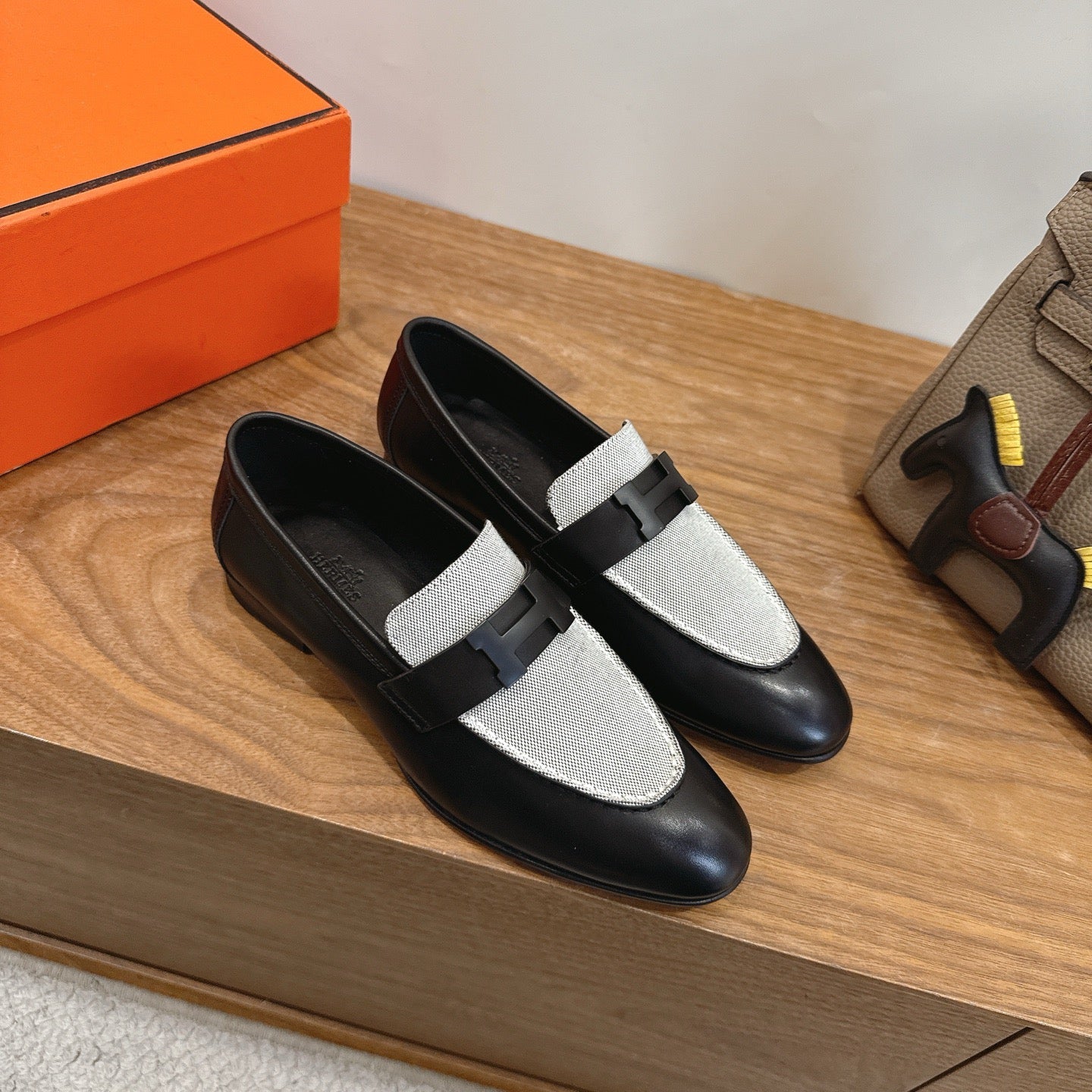 H shoes