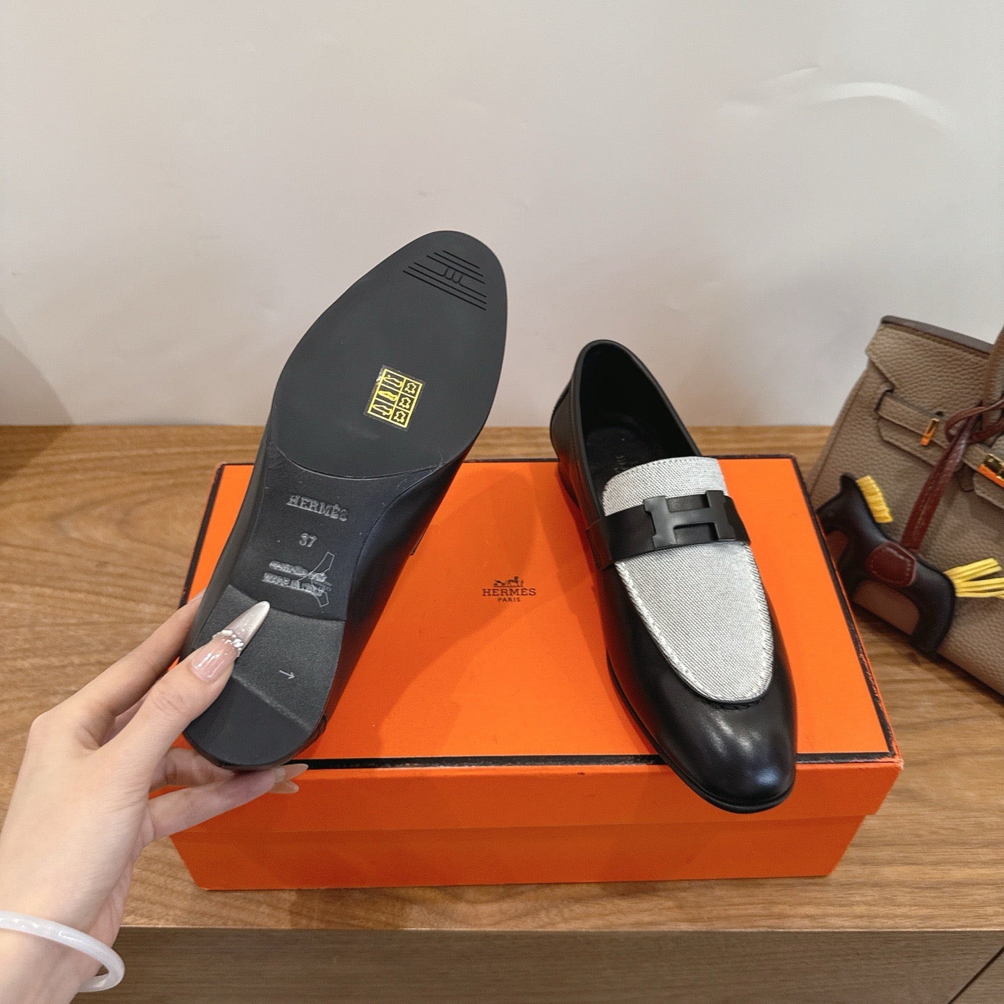 H shoes