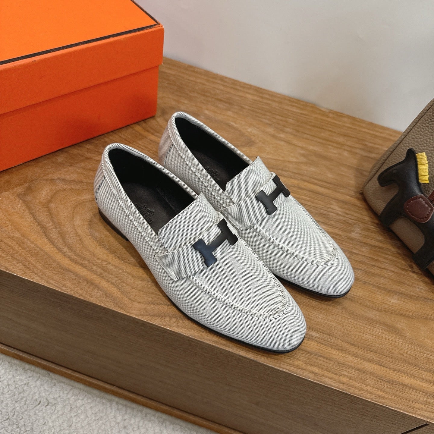 H shoes