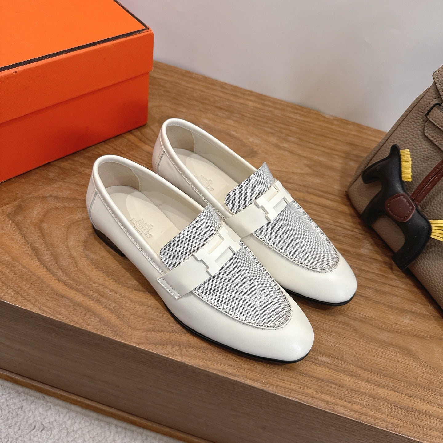 H shoes
