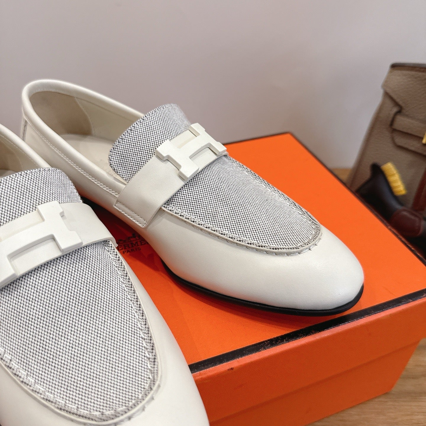 H shoes