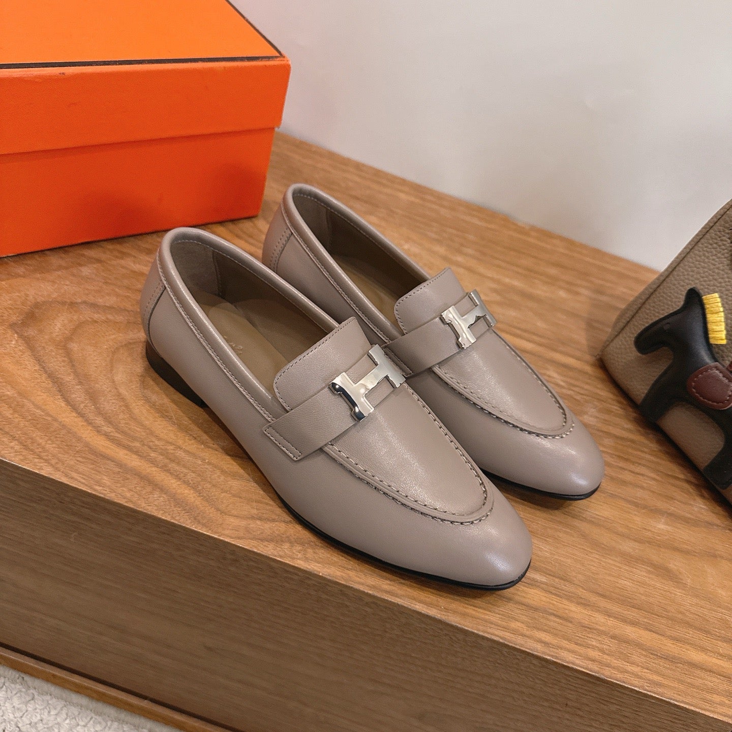 H shoes