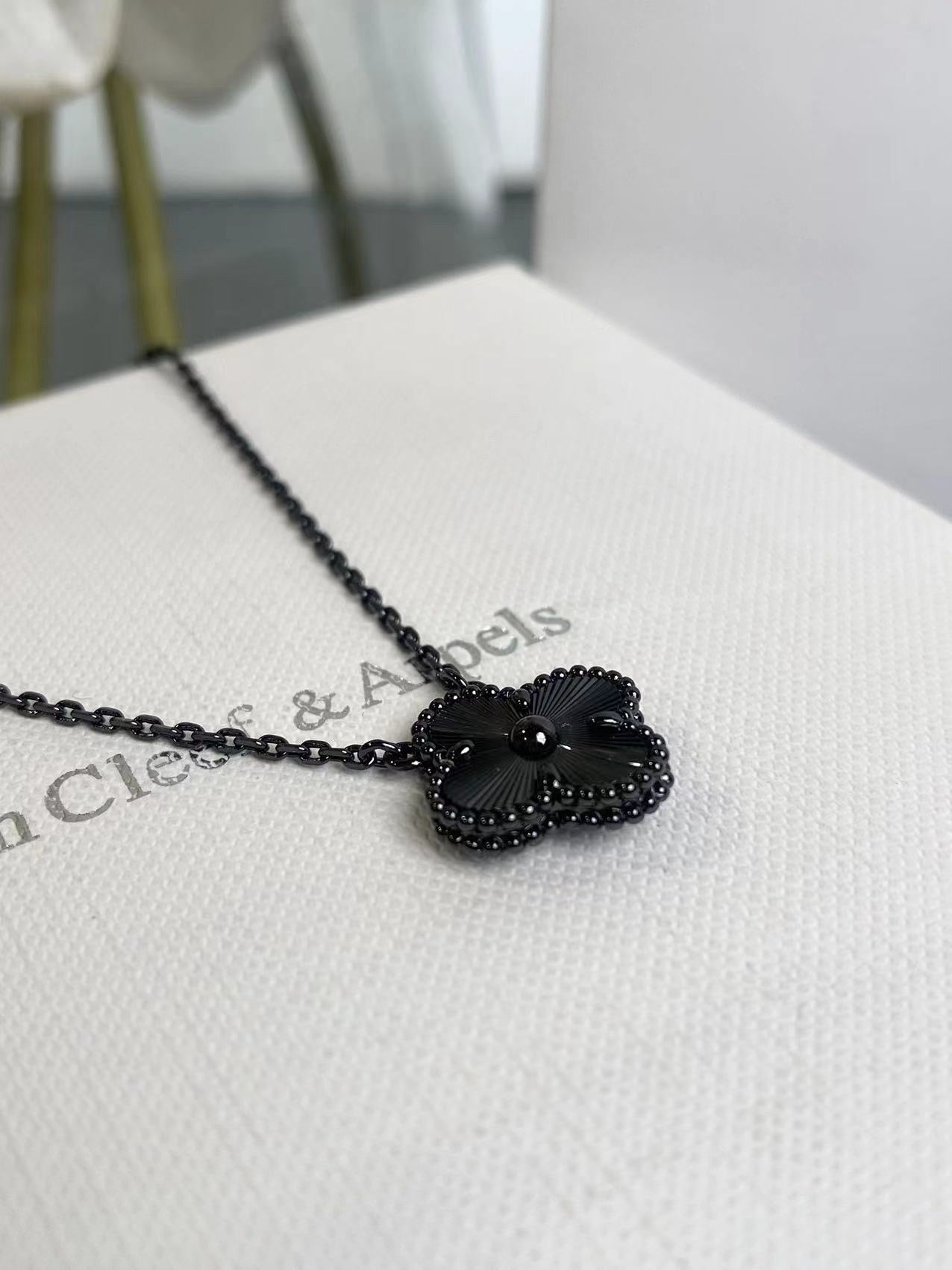 Vca necklace