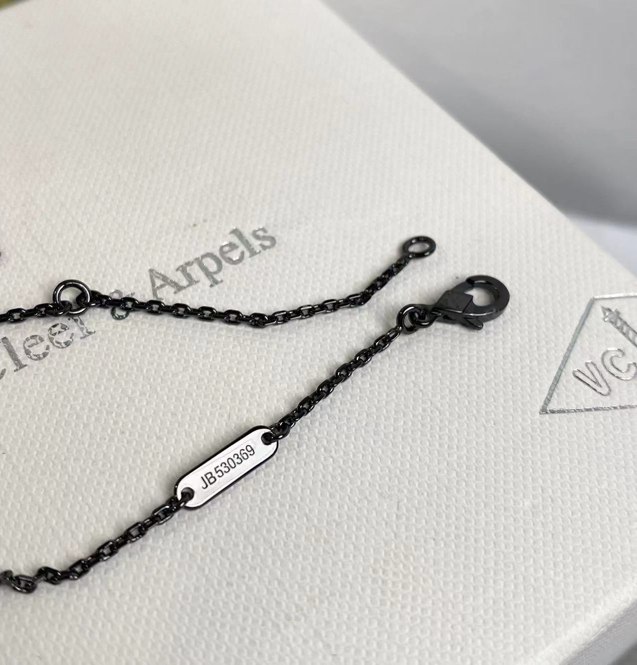 Vca necklace