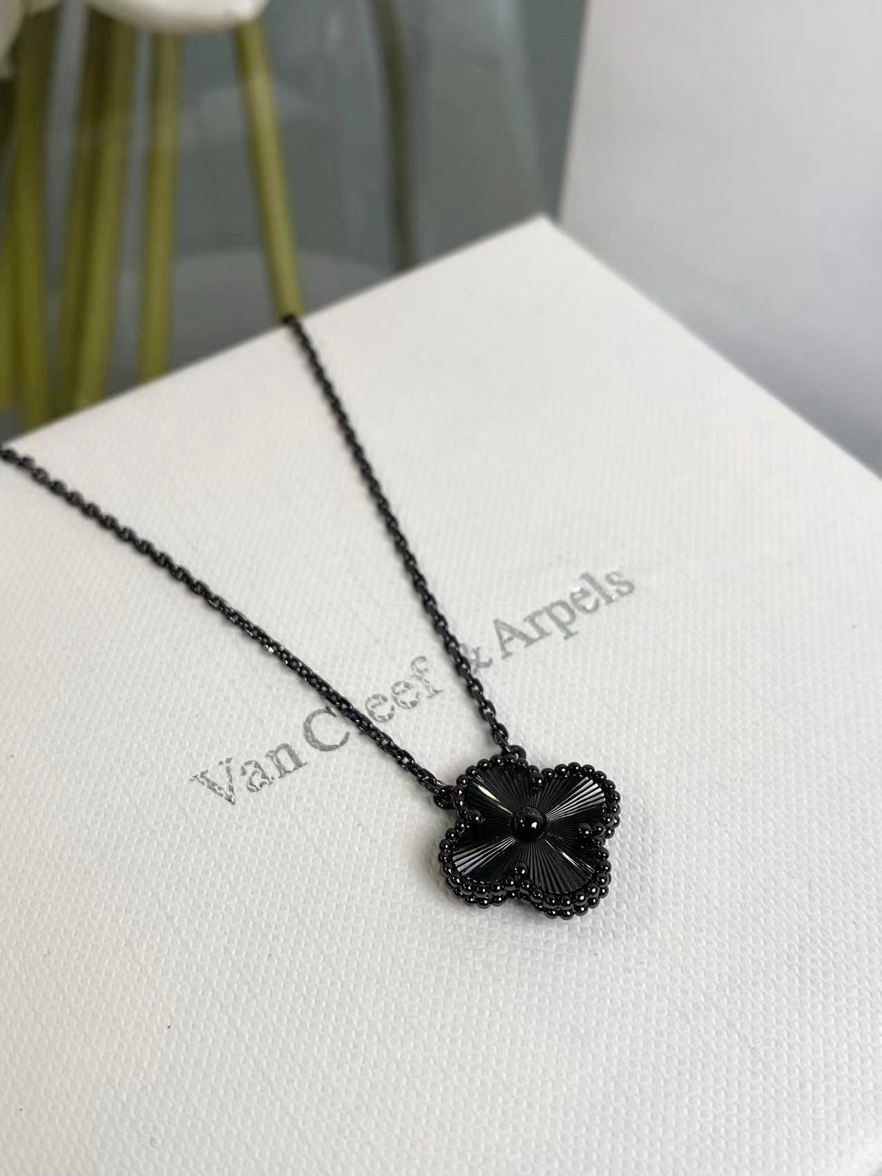 Vca necklace