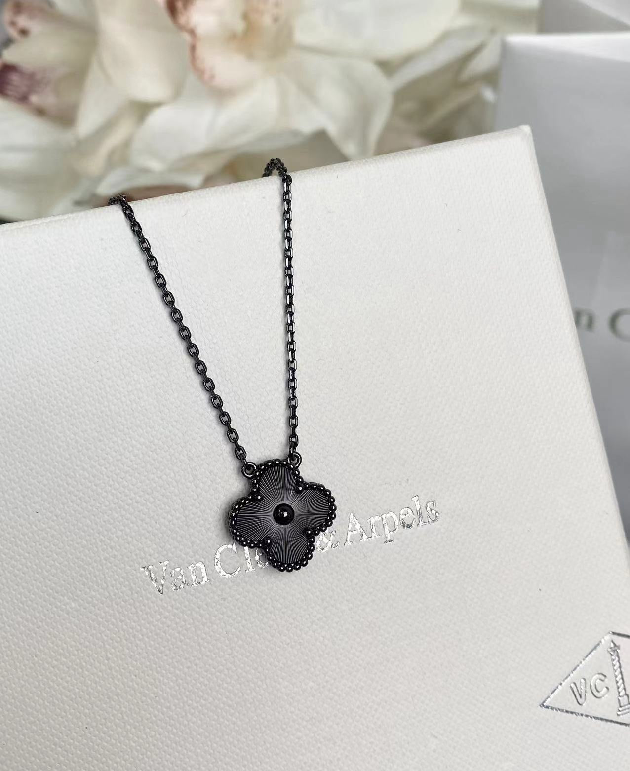 Vca necklace
