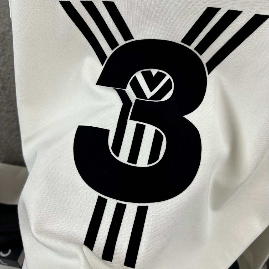 Y3