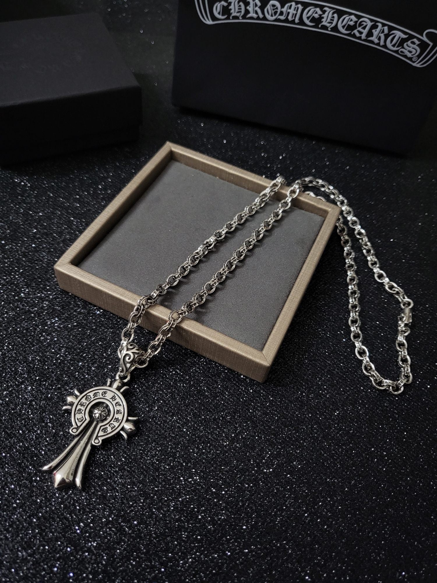 Chrome hearts
