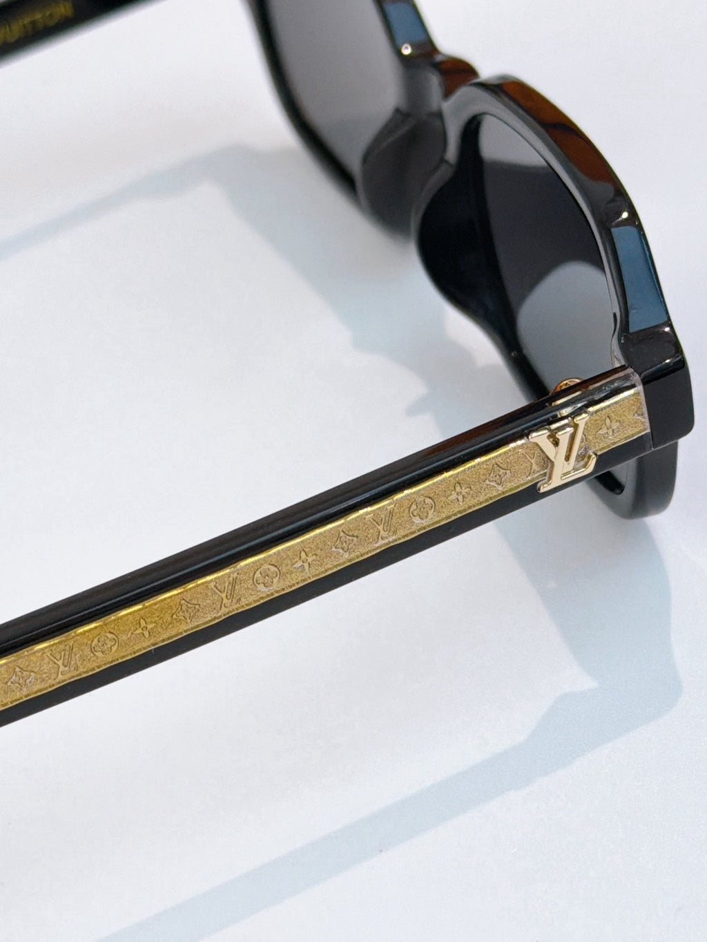 Sunglasses lv