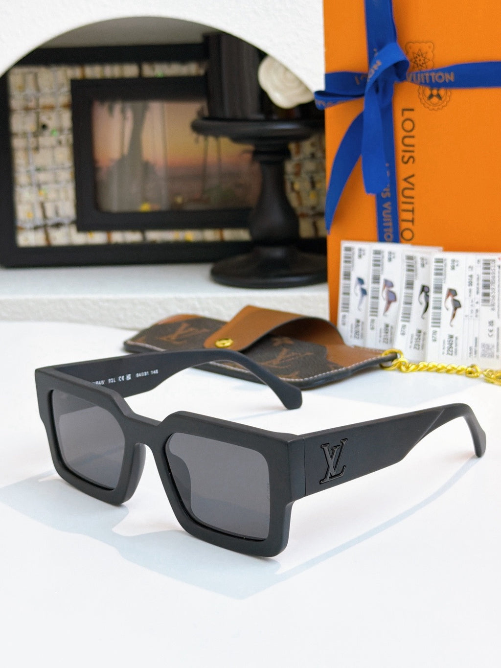 Sunglasses lv