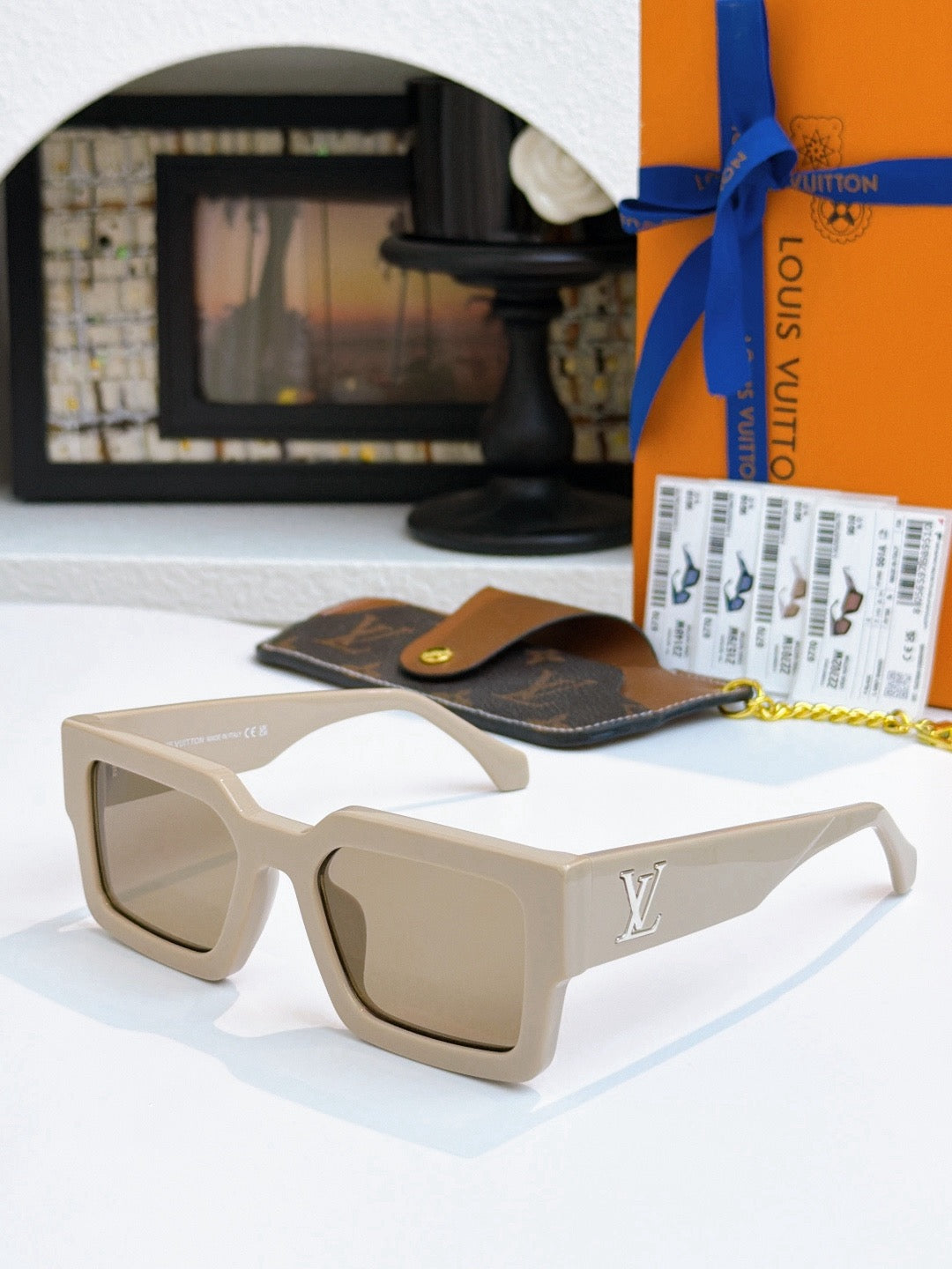 Sunglasses lv