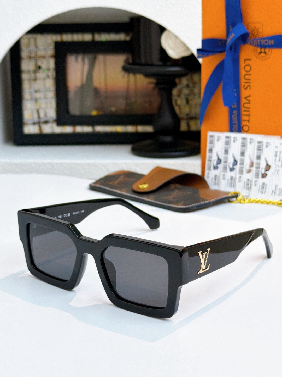 Sunglasses lv
