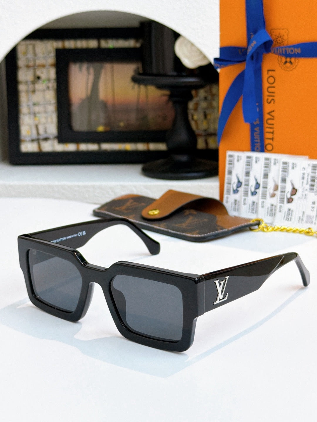 Sunglasses lv