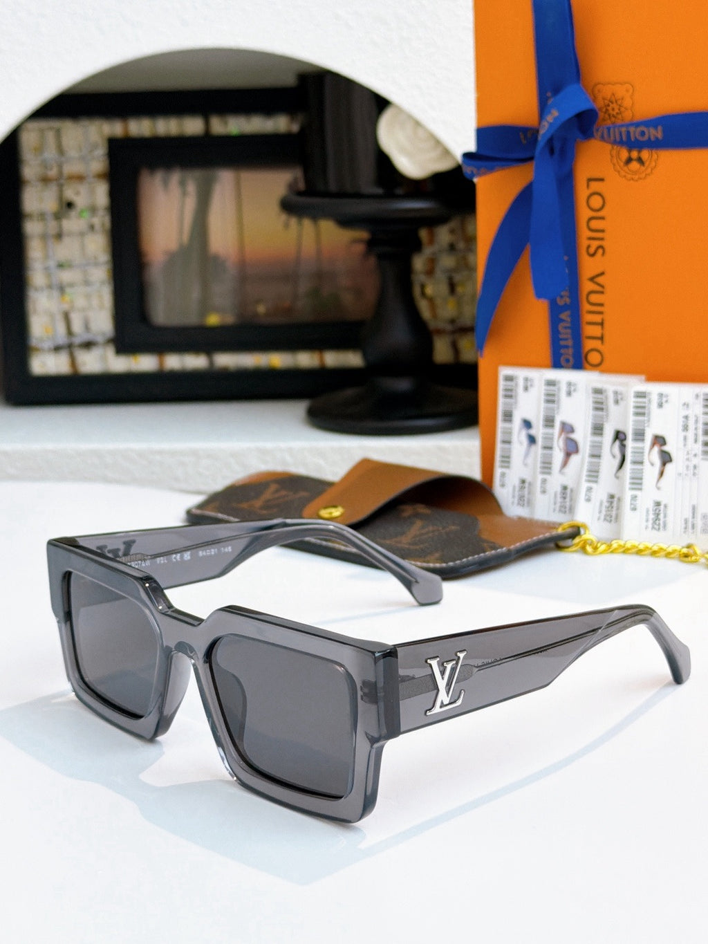 Sunglasses lv