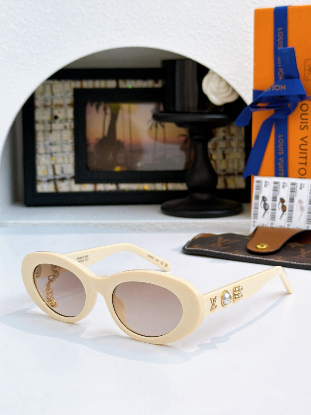 Sunglasses lv