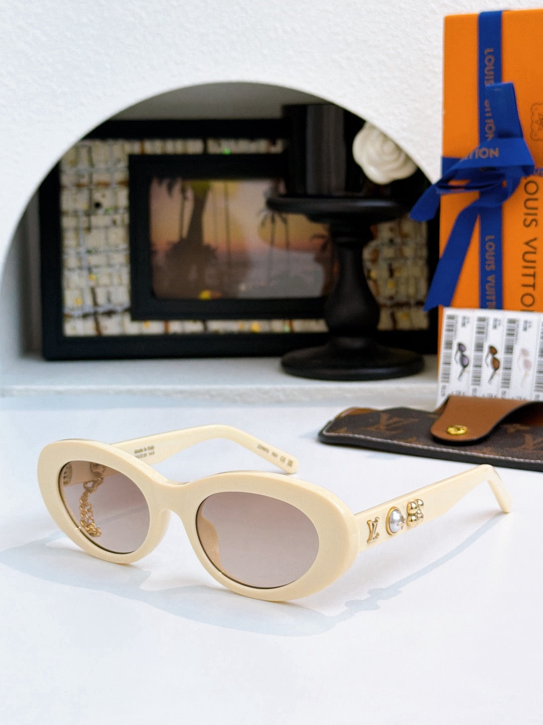 Sunglasses lv