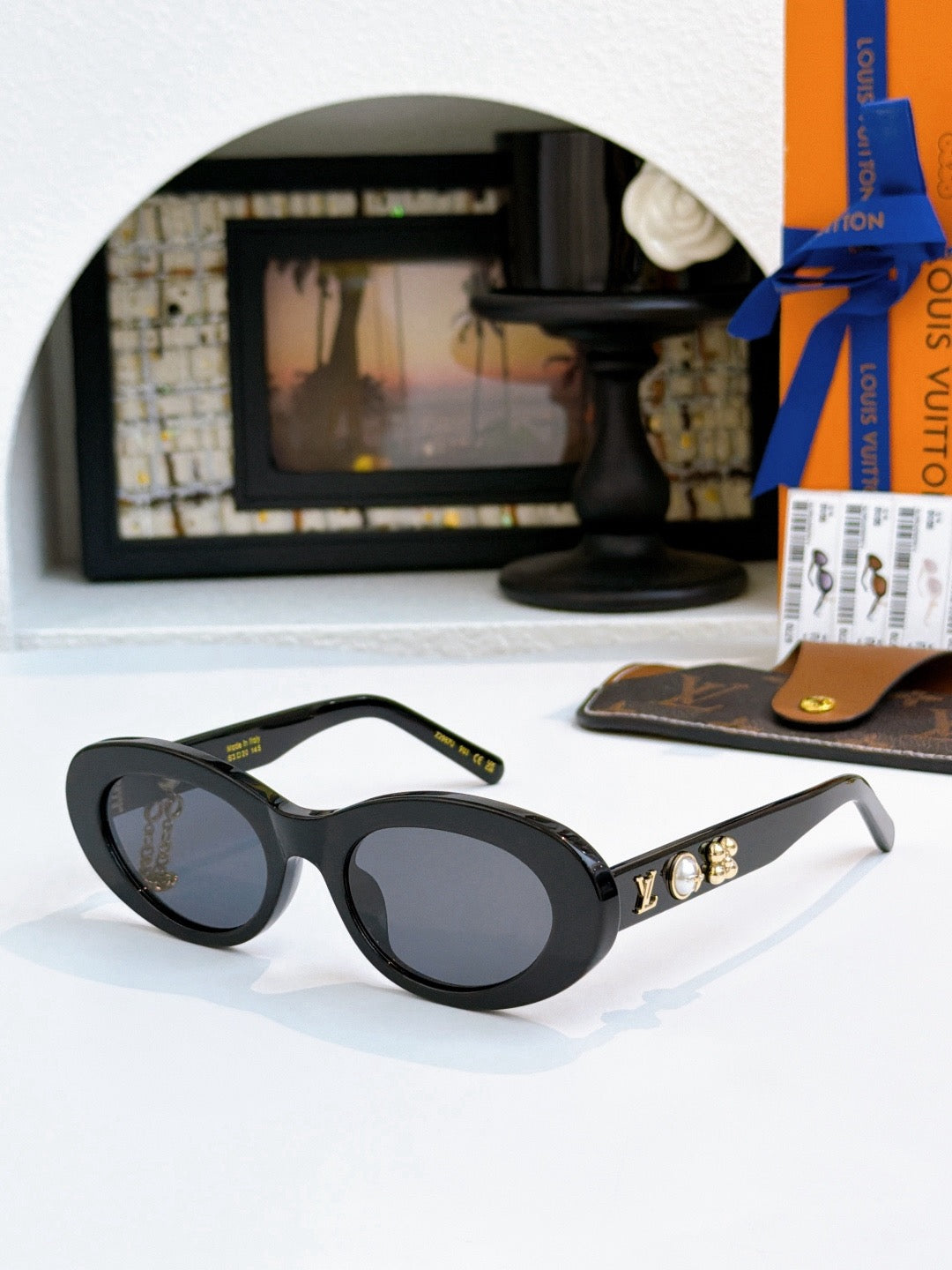 Sunglasses lv