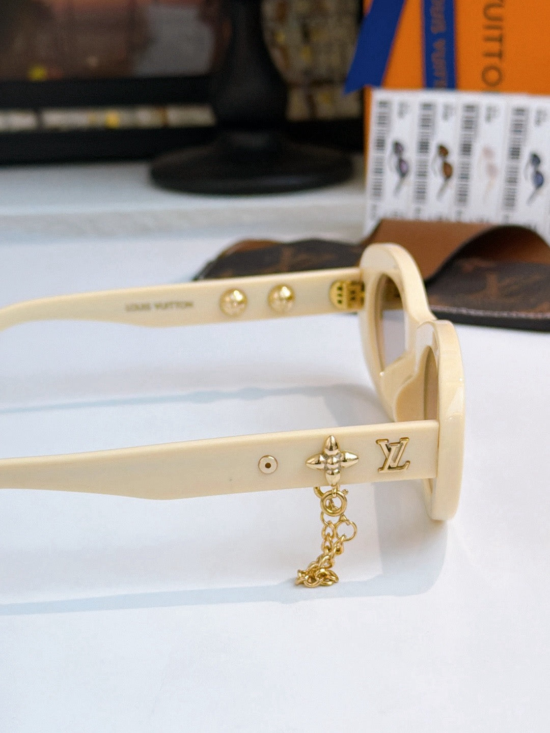 Sunglasses lv