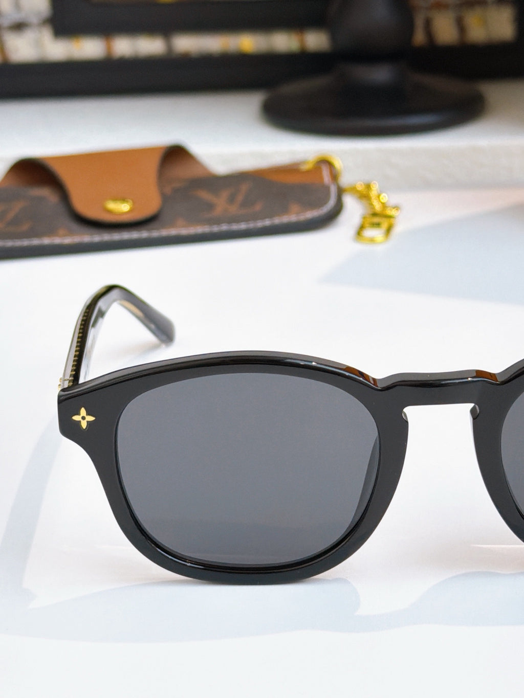 Sunglasses lv