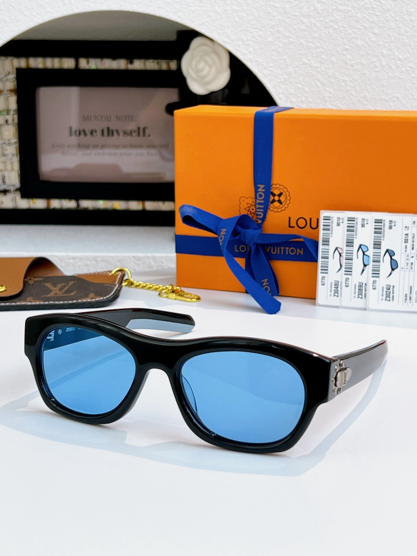 Sunglasses lv