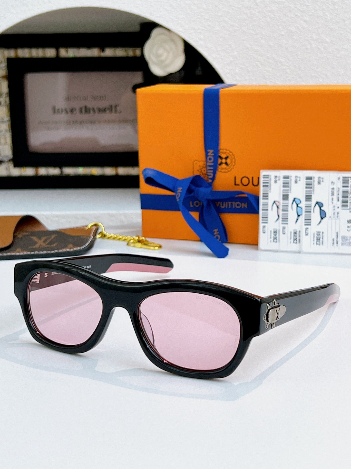 Sunglasses lv