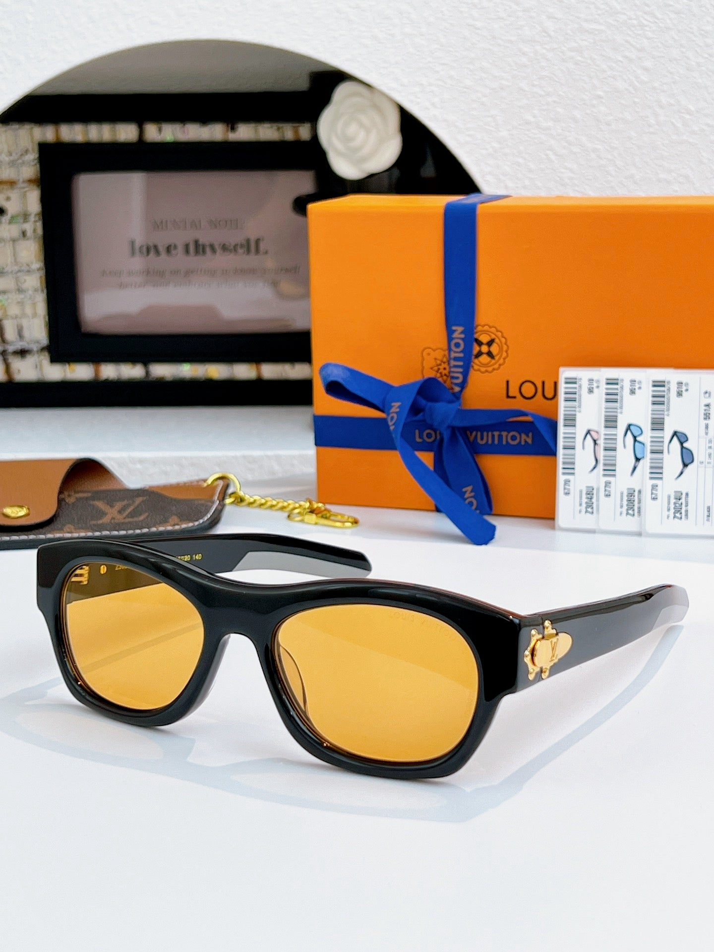 Sunglasses lv