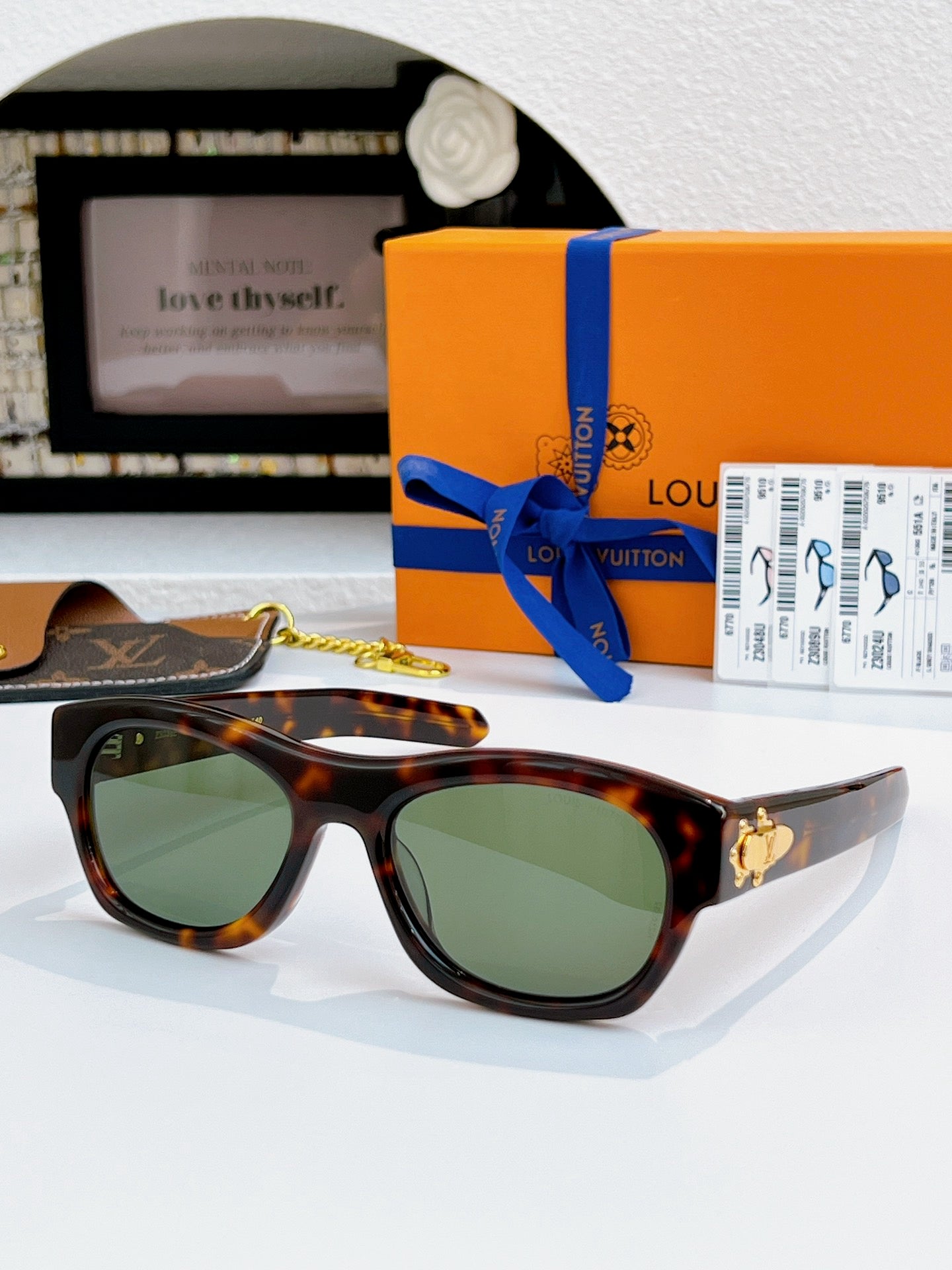 Sunglasses lv