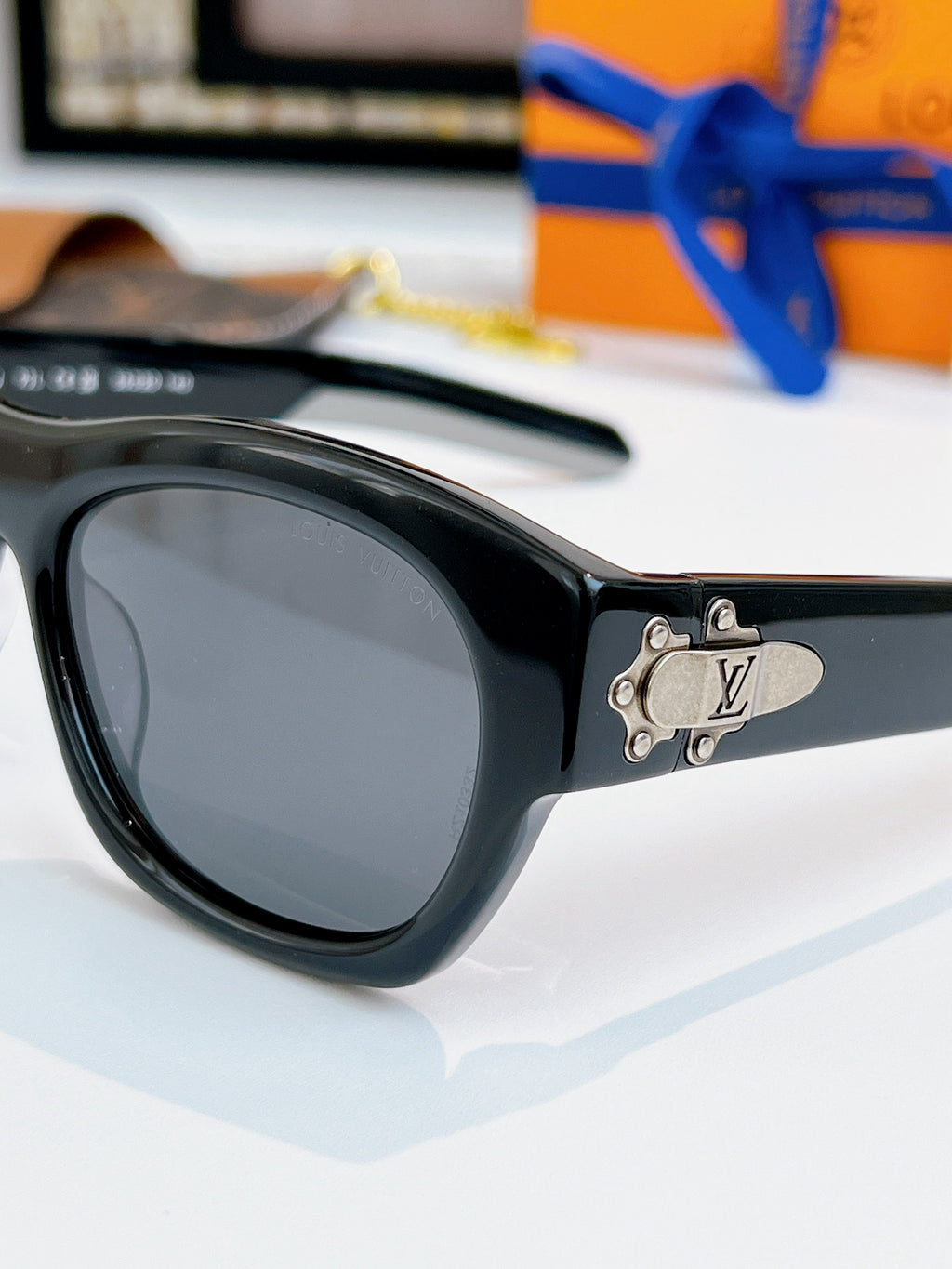 Sunglasses lv