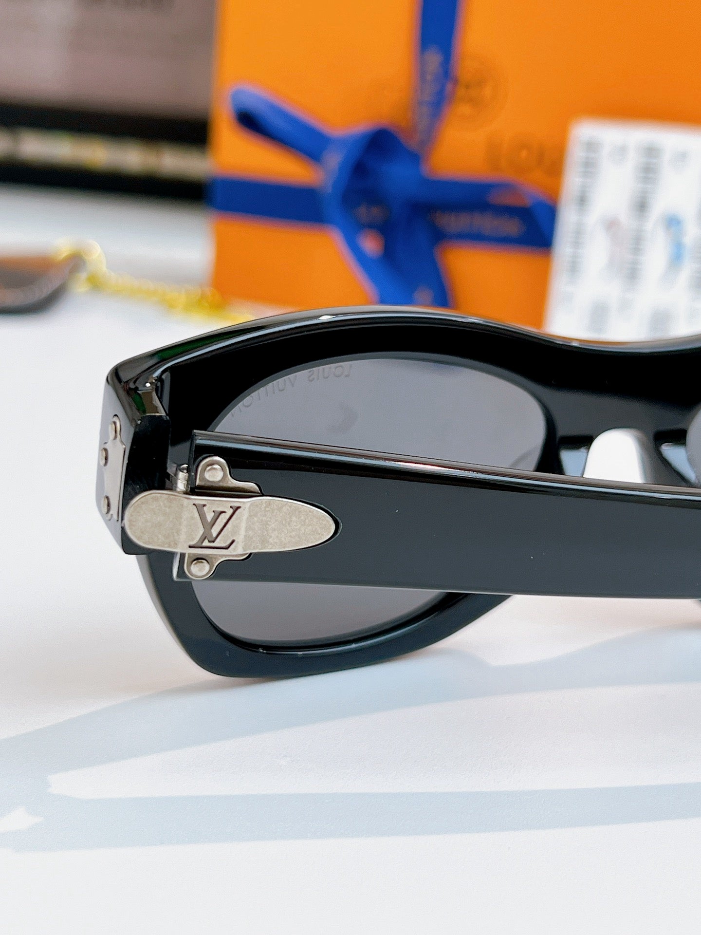 Sunglasses lv