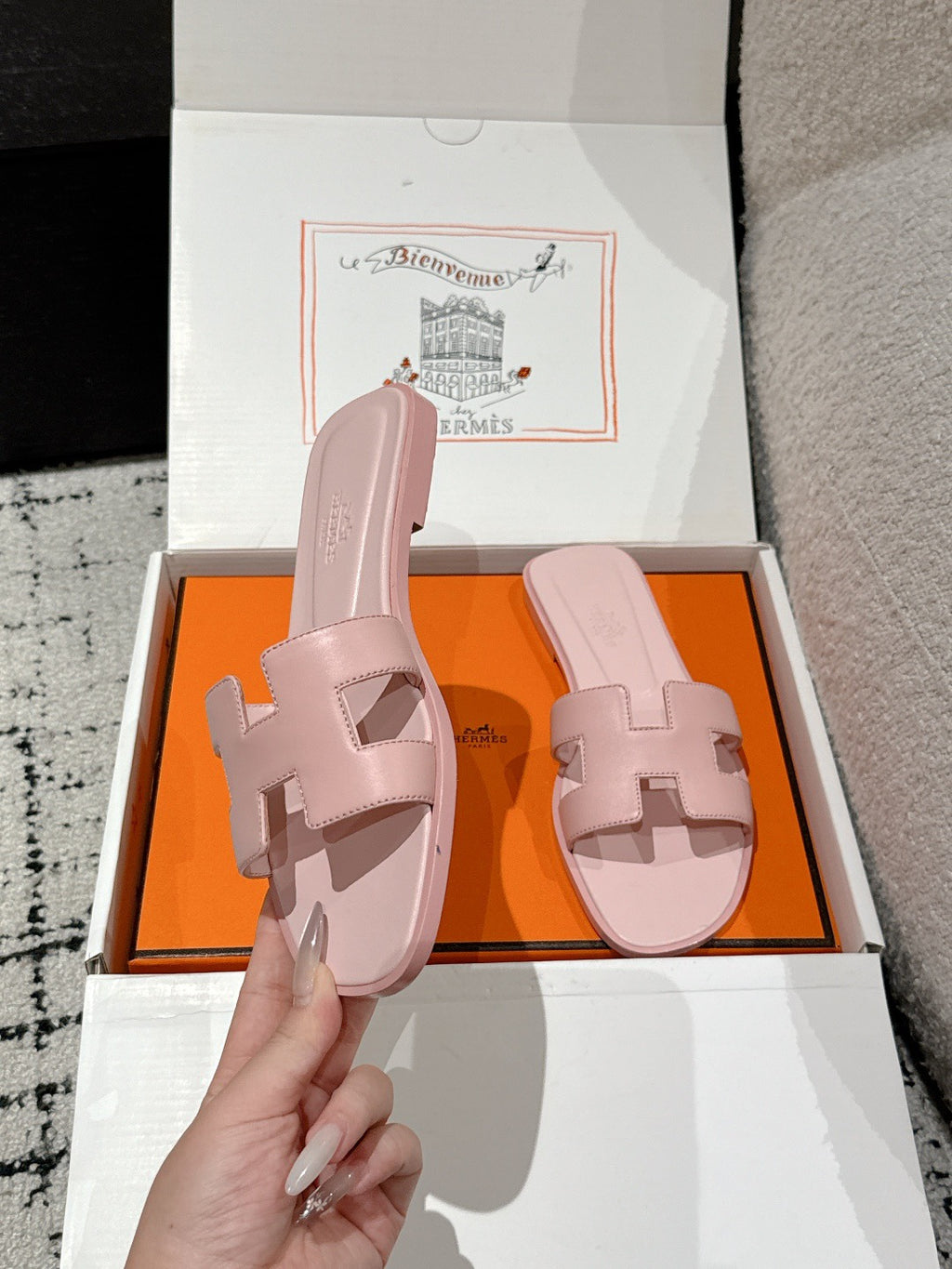 H    slippers
