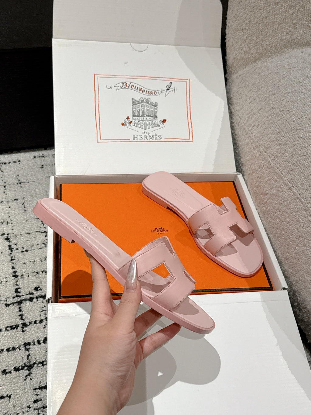 H    slippers
